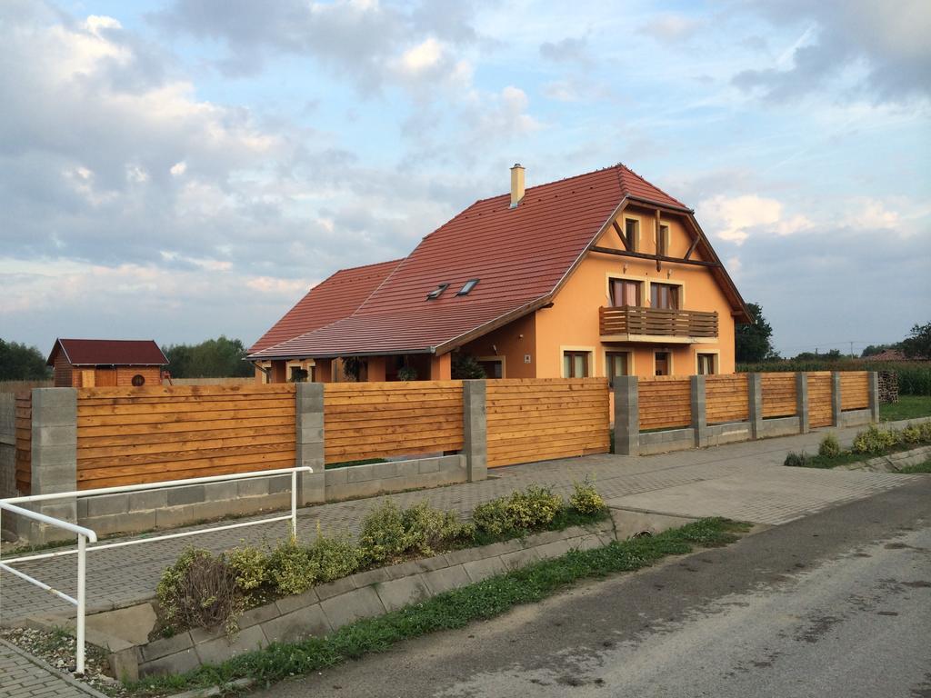 Hotel Bibic Vendeghazak Nagybajom Exteriér fotografie